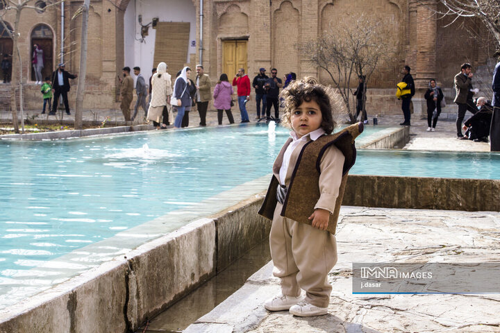 لباس کردی؛ رنگ، اصالت و هنر در دل سنندج