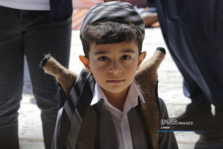 لباس کردی؛ رنگ، اصالت و هنر در دل سنندج