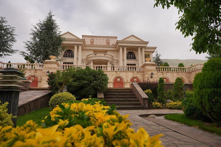 ویلای ۸ هزار متری متهم ردیف اول چای دبش به منظور رد مال به بانک ملت تحویل داده شد