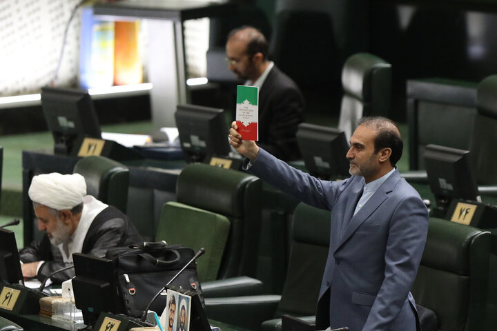 وفاق با سهم‌خواهی و فشارهای سیاسی آسیب می‌بیند