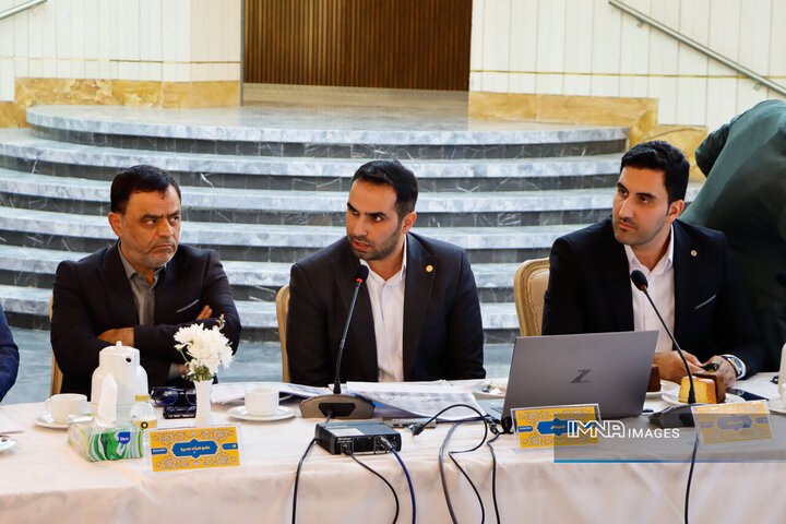 شرکت توسعه سیاحتی شهرداری در قله؛ گردشگری اصفهان باید در مسیر رونق باشد