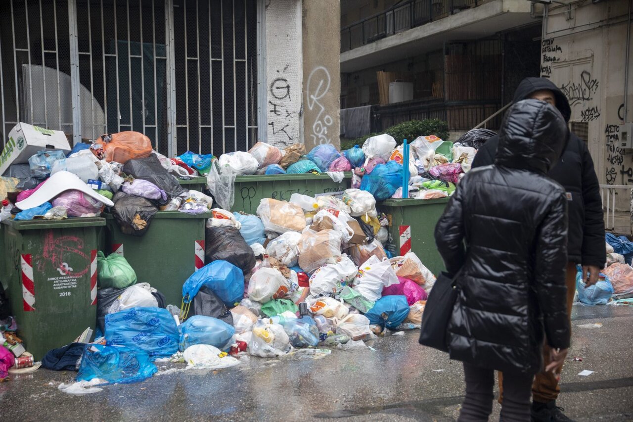آتن زیر کوهی از زباله؛ پایتختی گرفتار در چرخه دفن