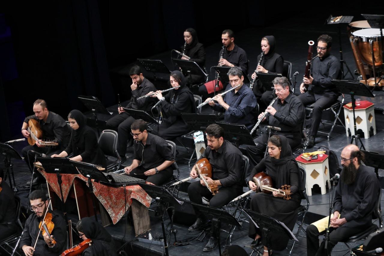 عبدالحسین مختاباد با ارکستر موسیقی ملی ایران خواند