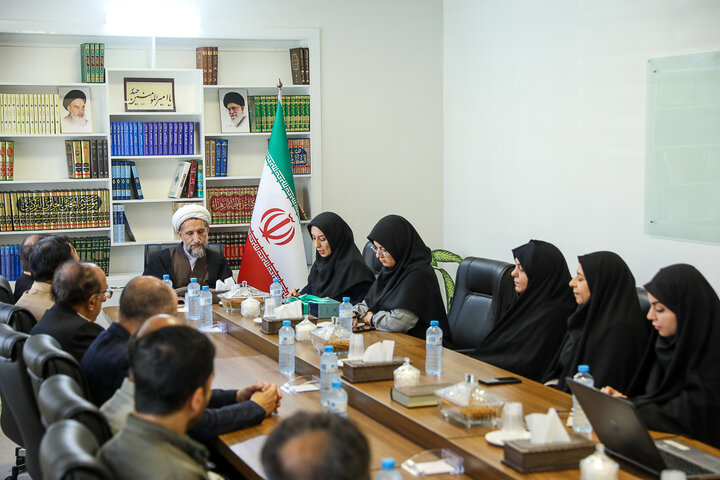 شهرداری و خیران برای ارتقای جایگاه قزوین در حوزه کتابخوانی مشارکت کنند