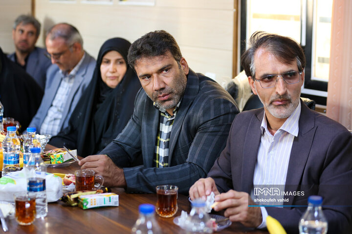 بازدید هیئت اندیشه‌ورز بسیج استان اصفهان از خط ۲ قطار شهری اصفهان