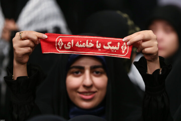 دیدار دانش‌آموزان و دانشجویان با رهبر انقلاب