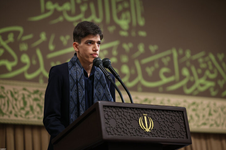 دیدار دانش‌آموزان و دانشجویان با رهبر انقلاب