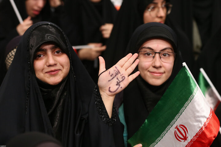 دیدار دانش‌آموزان و دانشجویان با رهبر انقلاب