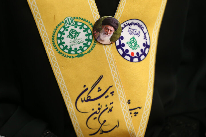 دیدار دانش‌آموزان و دانشجویان با رهبر انقلاب