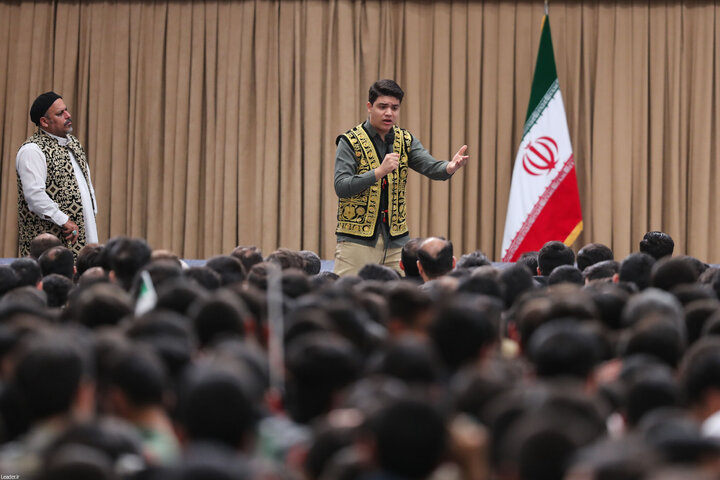 دیدار دانش‌آموزان و دانشجویان با رهبر انقلاب