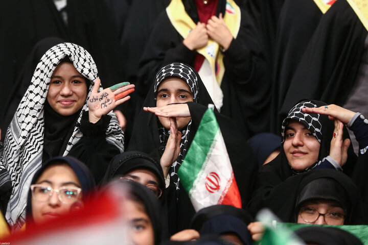 دیدار دانش‌آموزان و دانشجویان با رهبر انقلاب