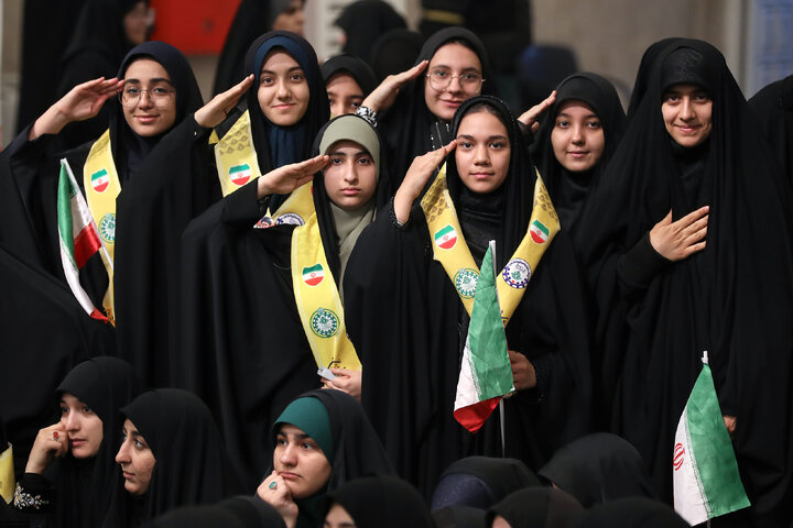 دیدار دانش‌آموزان و دانشجویان با رهبر انقلاب