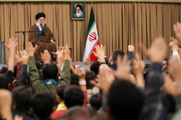 دیدار دانش‌آموزان و دانشجویان با رهبر انقلاب