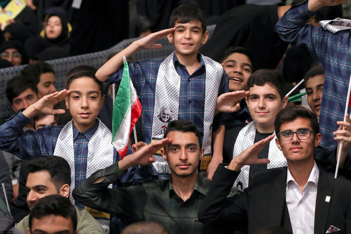 دانش‌آموزان بسیجی؛ راویان امید و حقیقت در سنگر ایمان