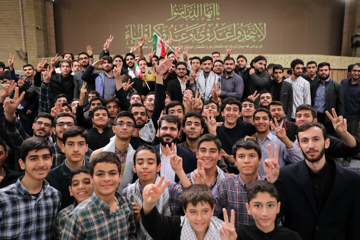 دیدار دانش‌آموزان و دانشجویان با رهبر انقلاب