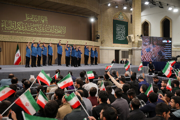 دیدار دانش‌آموزان و دانشجویان با رهبر انقلاب