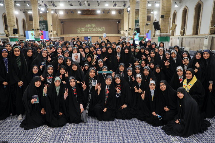 دیدار دانش‌آموزان و دانشجویان با رهبر انقلاب