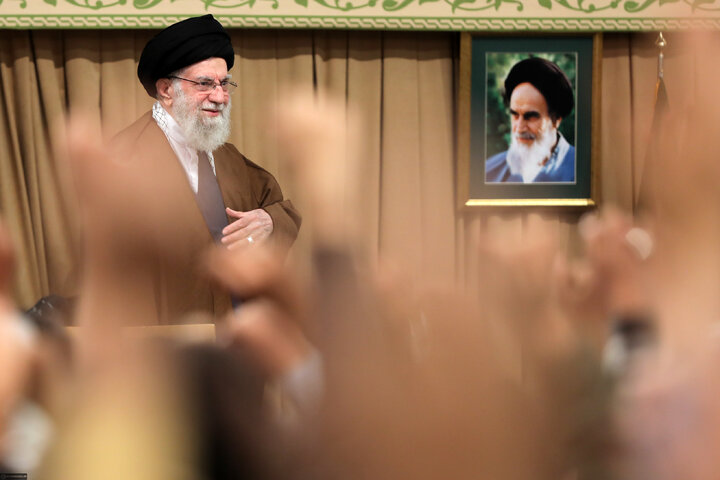 دیدار دانش‌آموزان و دانشجویان با رهبر انقلاب