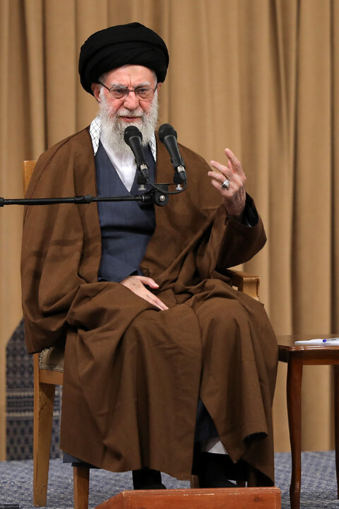 دیدار دانش‌آموزان و دانشجویان با رهبر انقلاب