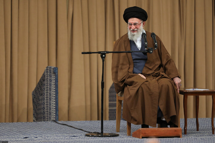 دیدار دانش‌آموزان و دانشجویان با رهبر انقلاب