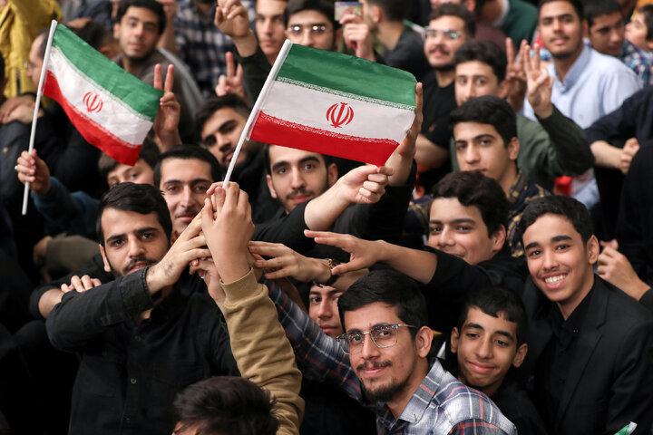 دیدار دانش‌آموزان و دانشجویان با رهبر انقلاب