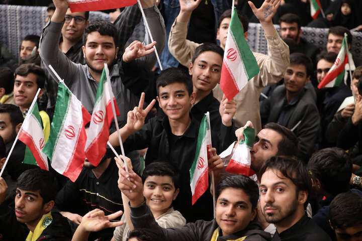 دیدار دانش‌آموزان و دانشجویان با رهبر انقلاب