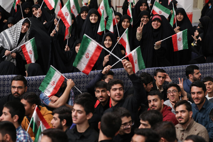 دیدار دانش‌آموزان و دانشجویان با رهبر انقلاب