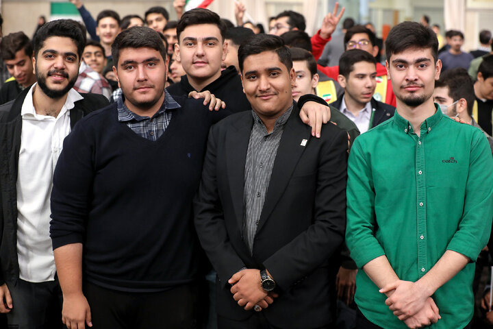 دیدار دانش‌آموزان و دانشجویان با رهبر انقلاب