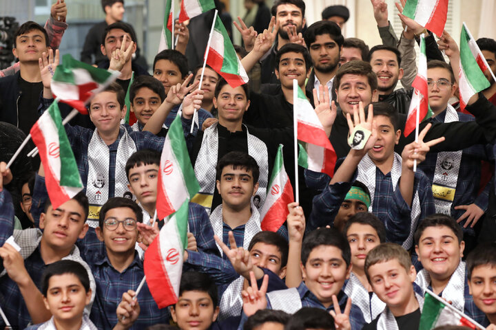 دیدار دانش‌آموزان و دانشجویان با رهبر انقلاب