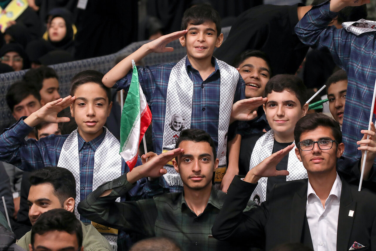 دانش‌آموزان بسیجی؛ راویان امید و حقیقت در سنگر ایمان