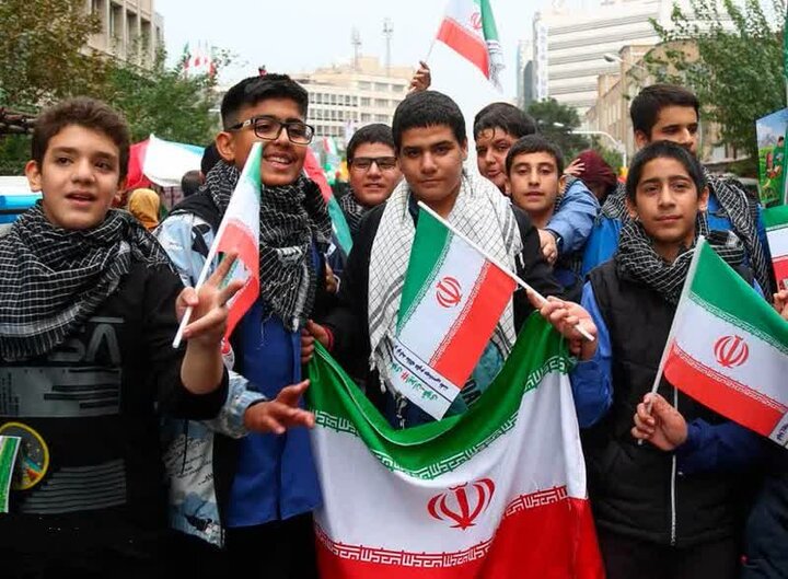 حضور پرشور مردم فارس در راهپیمایی یوم‌الله ۱۳ آبان