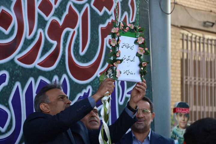 طنین زنگ ملی استکبارستیزی و روز دانش‌آموز در مدارس فارس