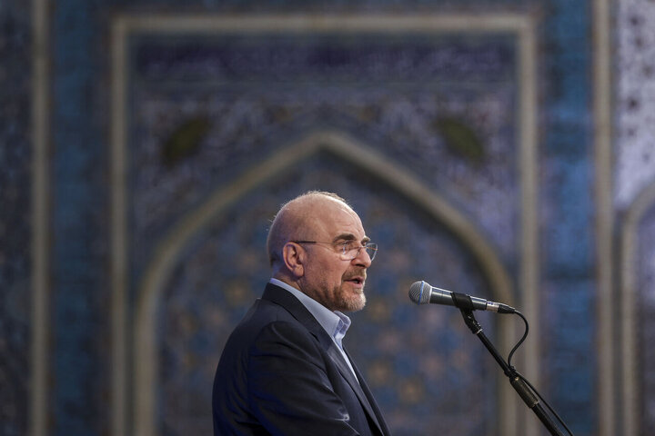 ۱۳ آبان یک حقیقت جاری است/ کشوری که استقلال ندارد، هیچ ندارد