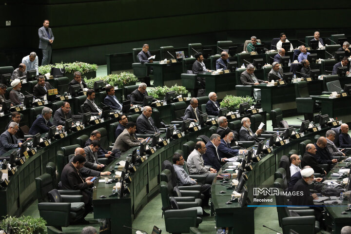 اعلام وصول سوال از وزرای ورزش و ارتباطات