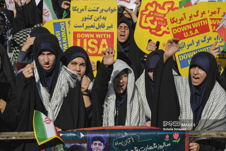 فیلم| راهپیمایی حماسی ۱۳ آبان در یزد