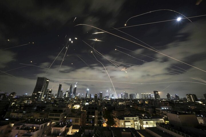 ۱۲ روزی که جهان را تکان داد