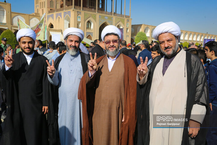 راهپیمایی یوم‌الله 13 آبان در اصفهان