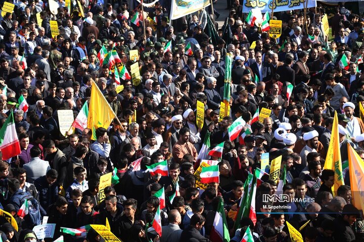 ۱۳ آبان؛ روزی که خیابان‌ها رنگ بیداری گرفت