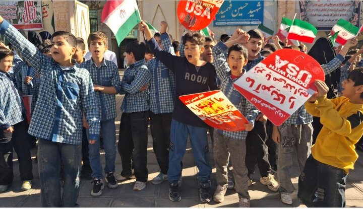 فیلم| فریاد مرگ بر آمریکا در آسمان ایلام طنین‌انداز شد