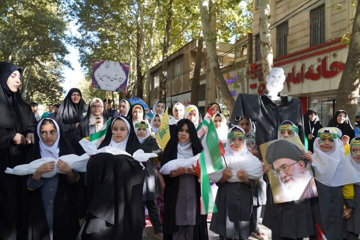 شور حماسی جوانان لرستان در یوم‌الله ۱۳ آبان؛ نسل بصیر پرچم‌دار استکبارستیزی