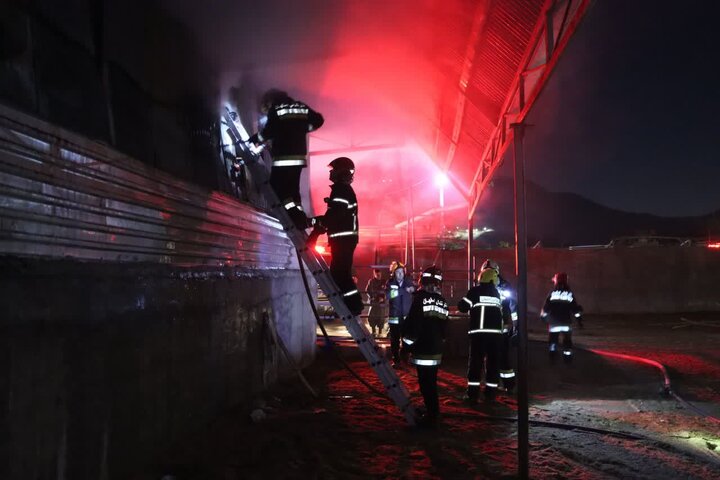 جزئیات وقوع حریق در انبار کاه واقع در باغ فردوس + عکس