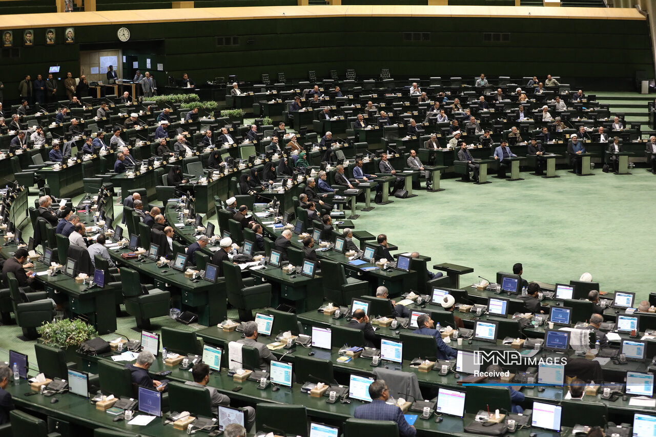 از ممنوع و الورود شدن گروسی به ایران تا هشدار مجلس درباره تبعات گران شدن بنزین به دولت