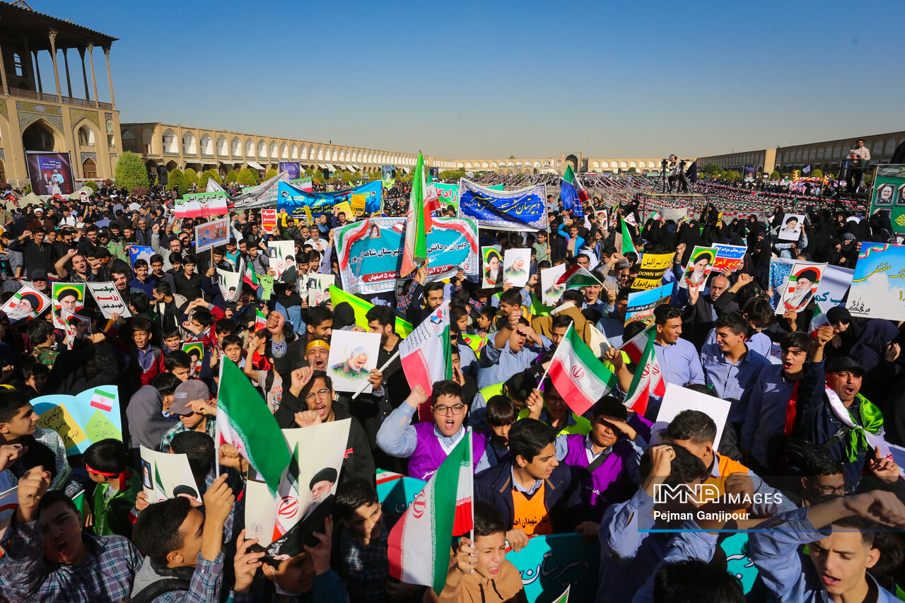 روایتی از حضور پرشور در راهپیمایی ۱۳ آبان و تجلی وحدت نسل‌ها
