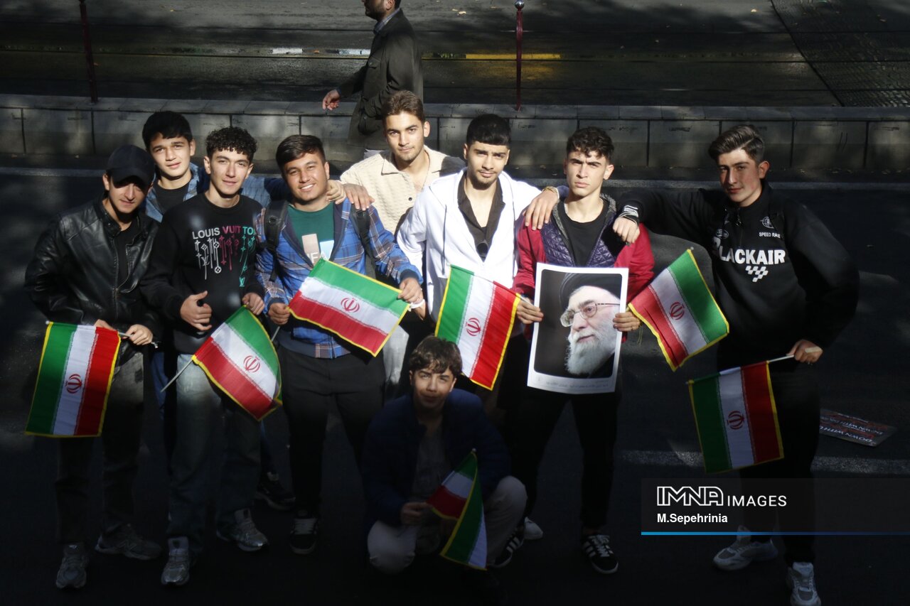 ۱۳ آبان؛ روزی که خیابان‌ها رنگ بیداری گرفت