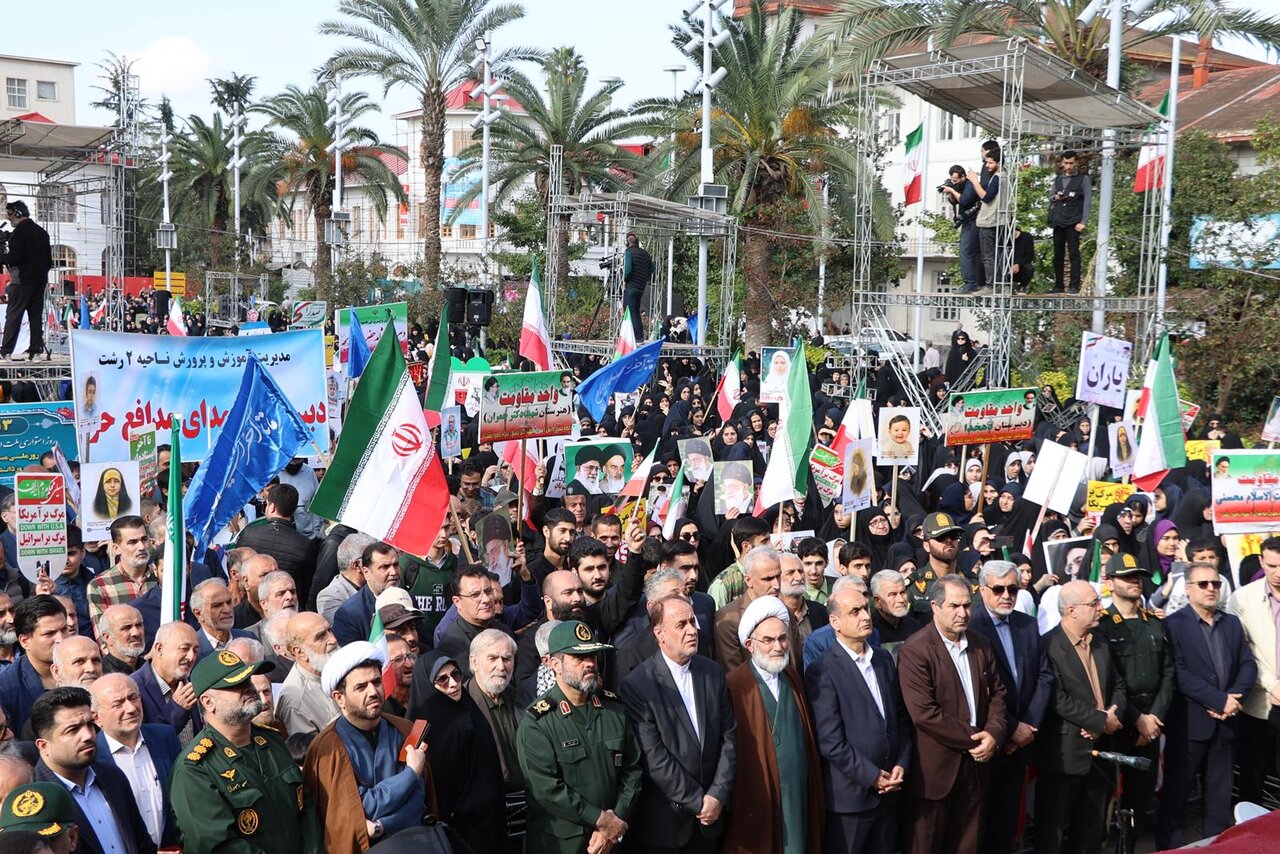 ملت ایران با اتحاد و ایستادگی، دشمنان را وادار به عقبنشینی کرده است