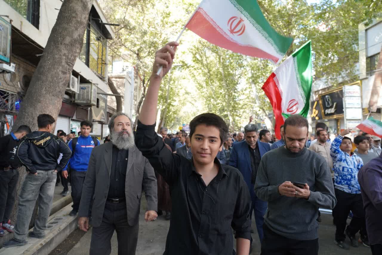 شور حماسی جوانان لرستان در یومالله ۱۳ آبان؛ نسل بصیر پرچمدار استکبارستیزی