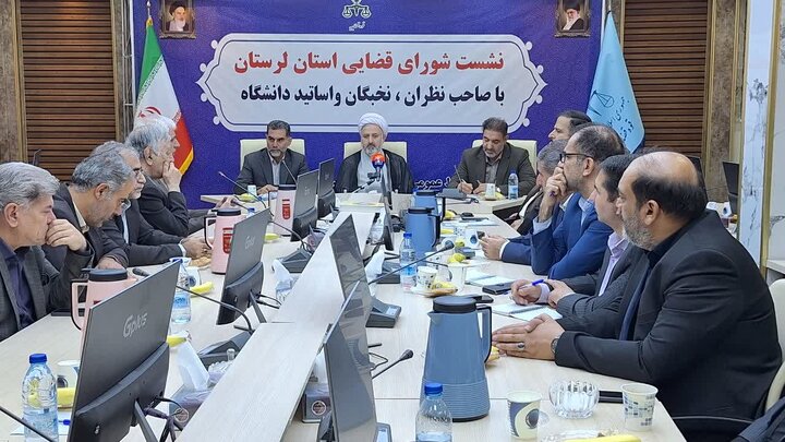 نخبگان چراغ راه تحول قضایی و پیشرفت لرستان هستند
