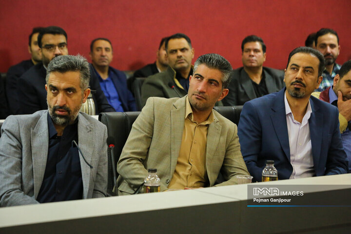 نشست آموزشی ستادهای مدیریت بحران و شوراهای پدافند غیرعامل شهرداری اصفهان