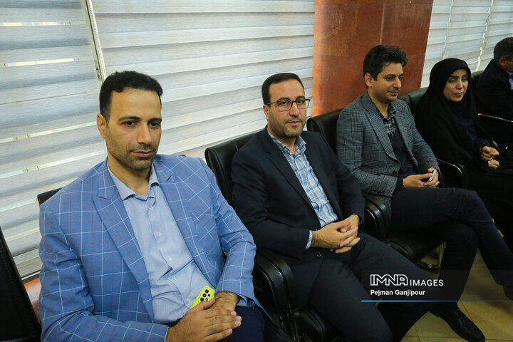 نشست آموزشی ستادهای مدیریت بحران و شوراهای پدافند غیرعامل شهرداری اصفهان