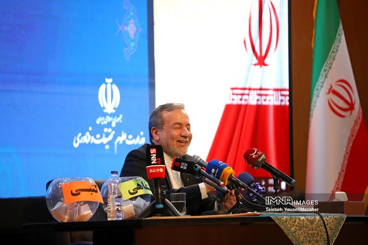 نشست دانشجویان استان همدان با سید عباس عراقچی، وزیر امور خارجه ایران